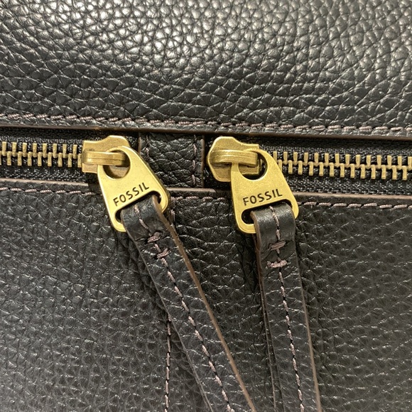 Fossil NWT Black Leather Crossbody/Shoulder Bag - Picture 4 of 16